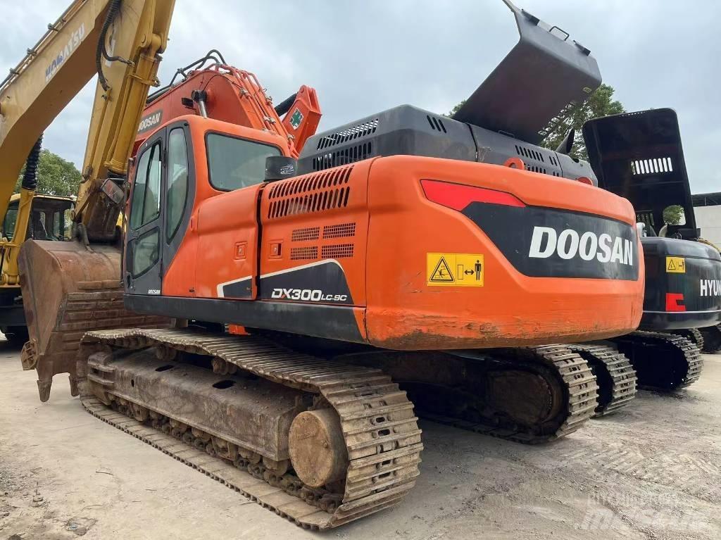 Doosan DX300LC-9C Bagri goseničarji