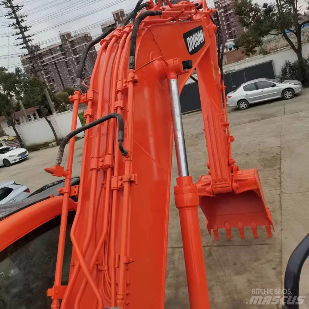 Doosan DX 225 LC Bagri goseničarji