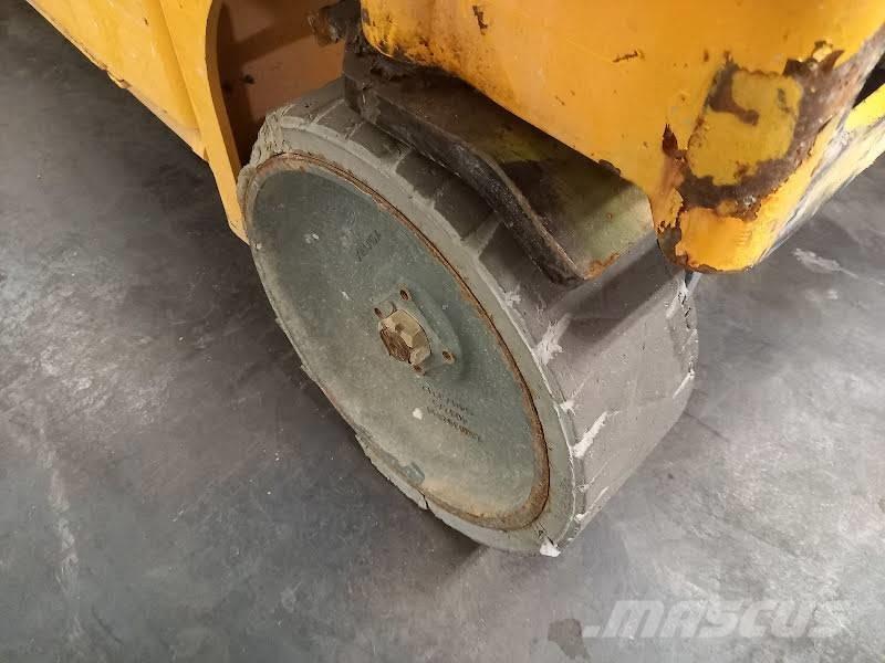 Haulotte Compact 12 Škarjaste dvižne ploščadi