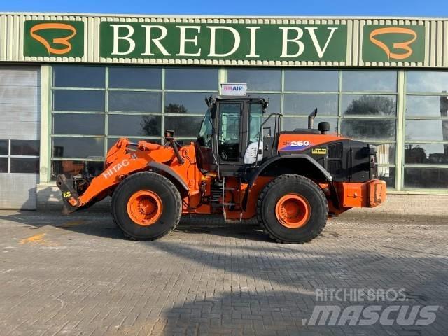 Hitachi ZW 250-6 Kolesni nakladalci