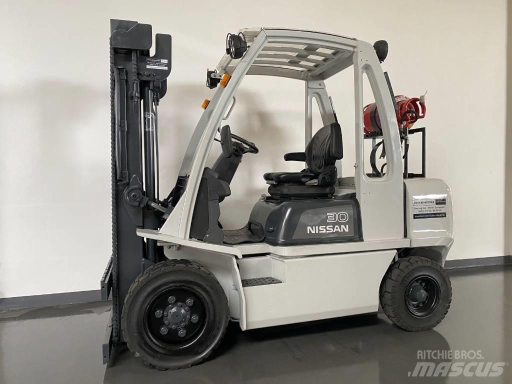Nissan UG1D2A30LQ Plinski viličarji