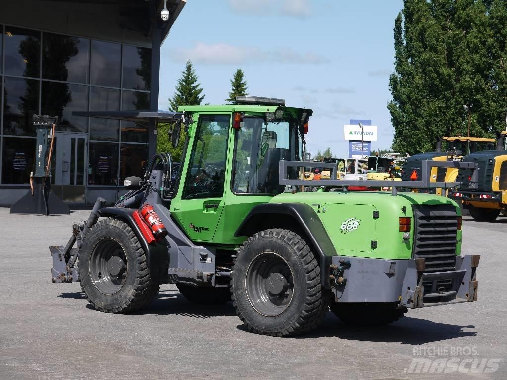 LM Trac 686 Kolesni nakladalci