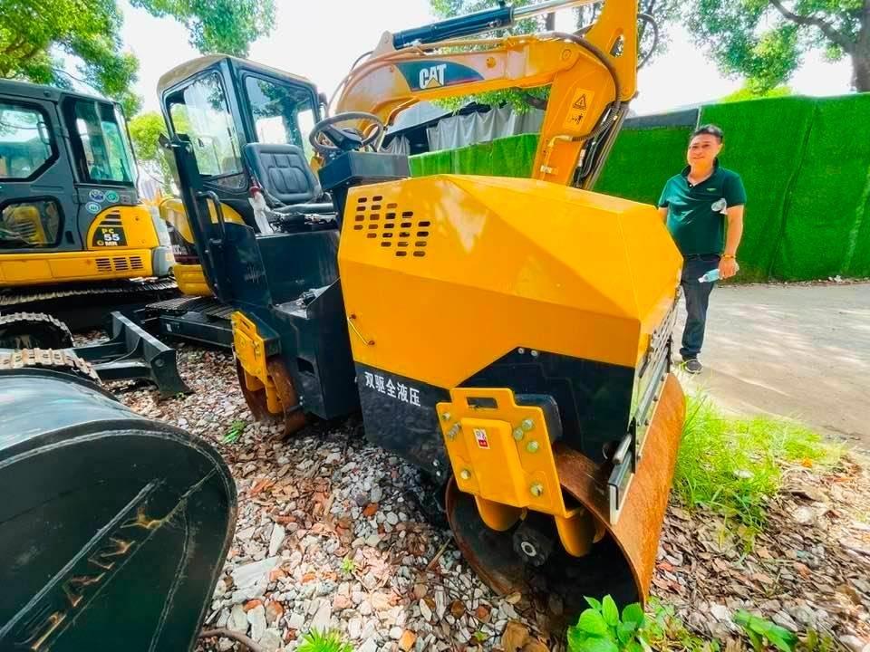 CAT 303 Mini bagri <7t