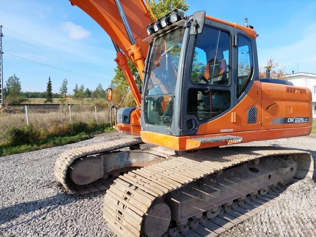 Doosan DX 225 LC Bagri goseničarji