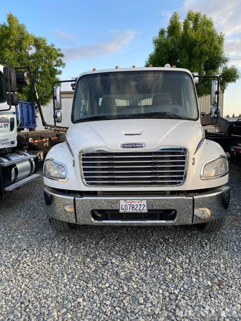 Freightliner CB Razstavljivi tovornjaki z žičnimi dvigali