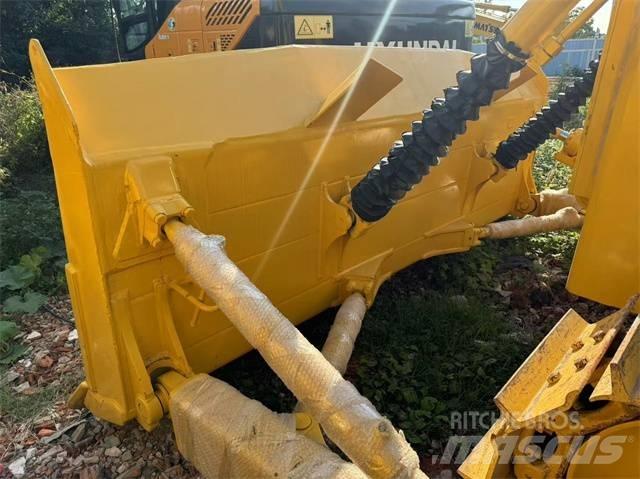 Komatsu D 85 Buldožerji goseničarji