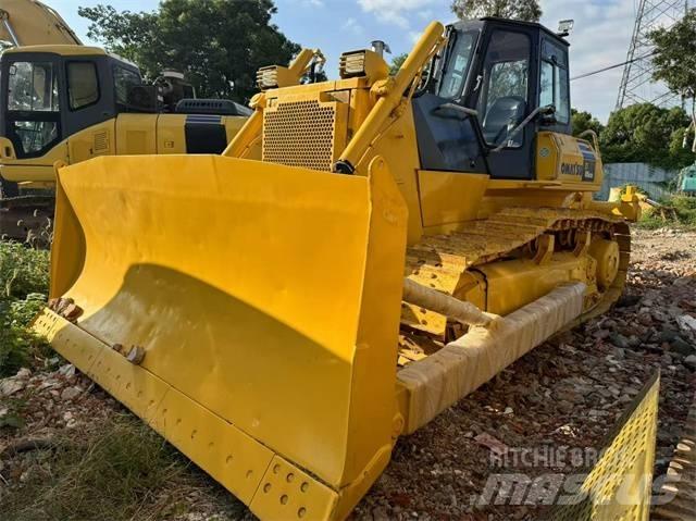 Komatsu D 85 Buldožerji goseničarji