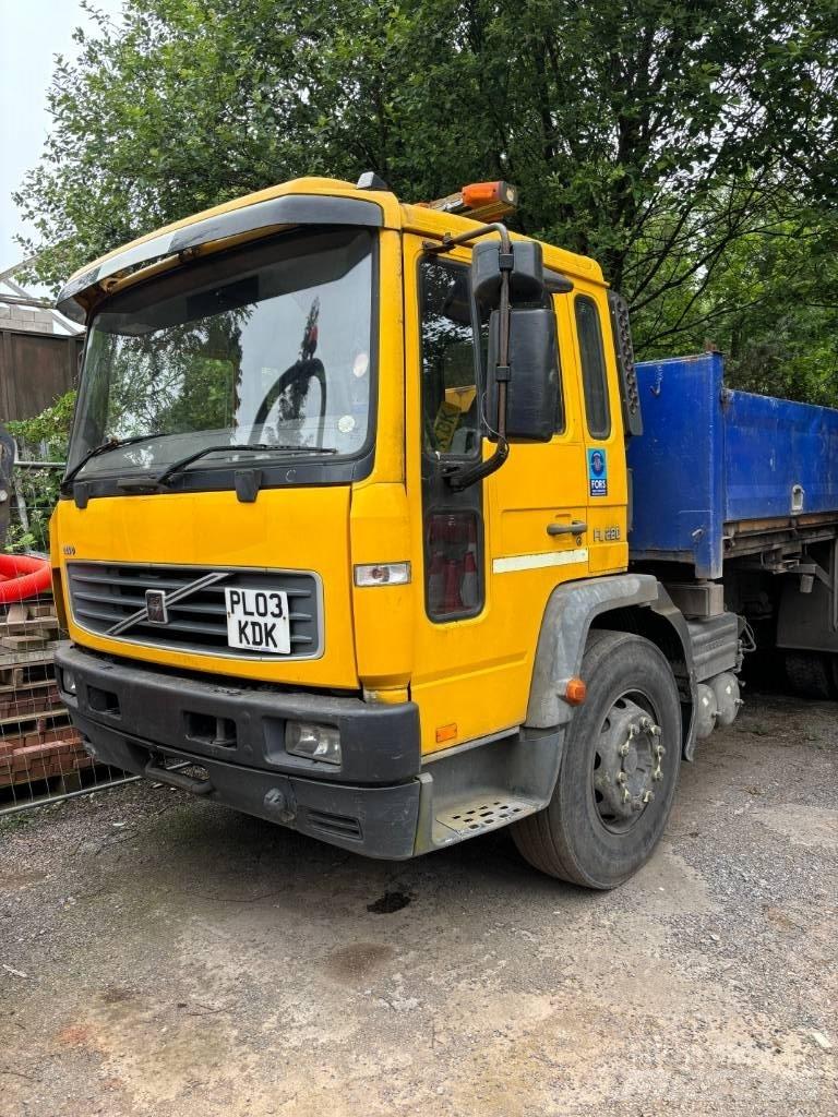 Volvo FL 220 Tovornjaki s kesonom/platojem