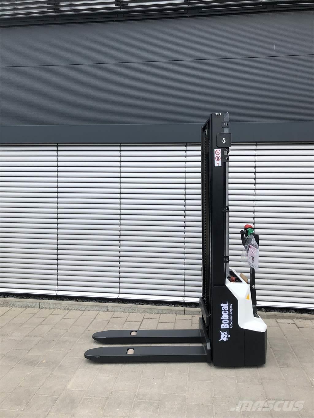 Bobcat LSM12N Ročni električni viličar
