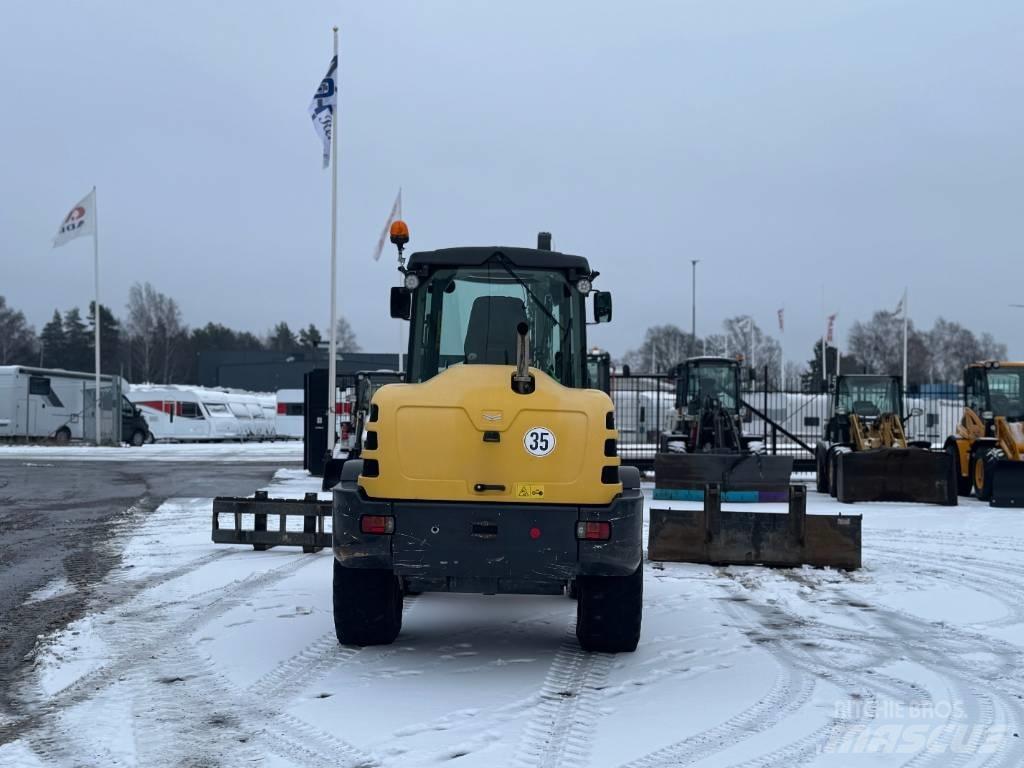 Yanmar V 120 Kolesni nakladalci