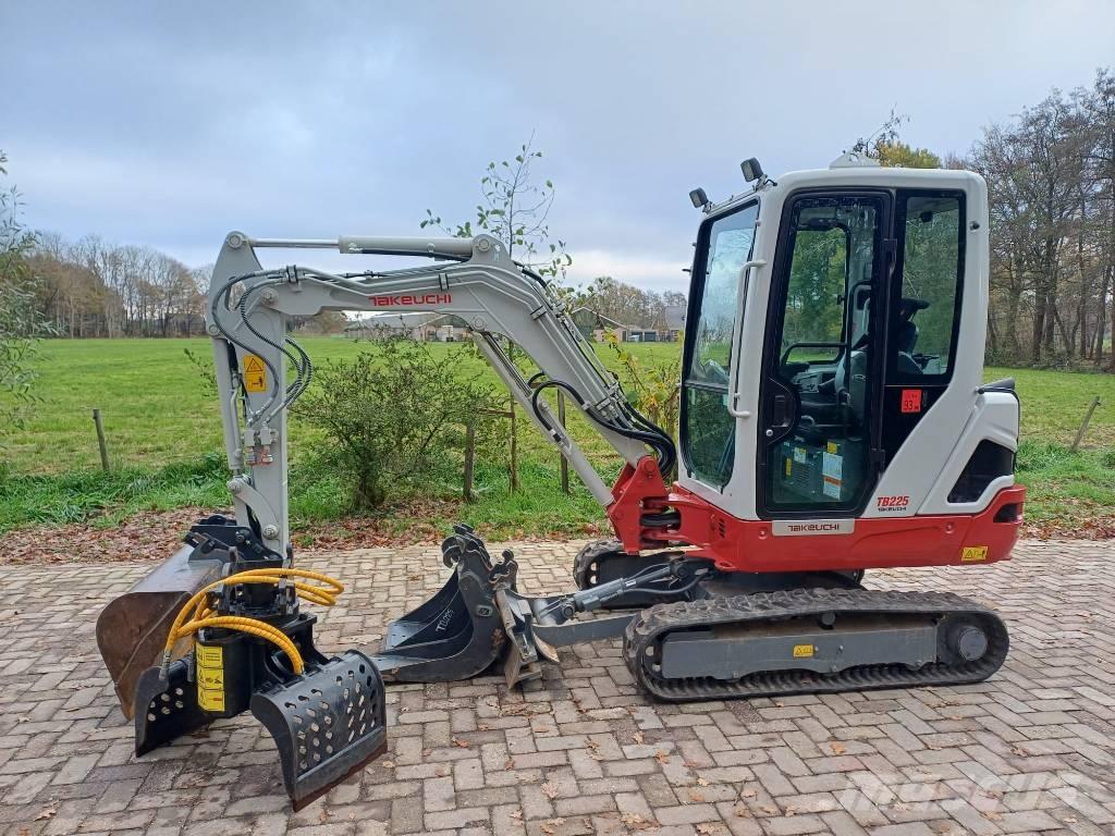 Takeuchi TB 225 Mini bagri <7t