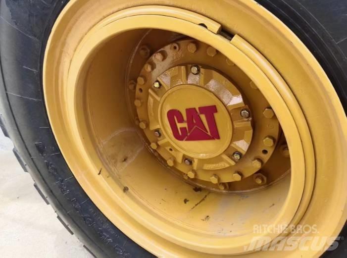CAT 966H Kolesni nakladalci