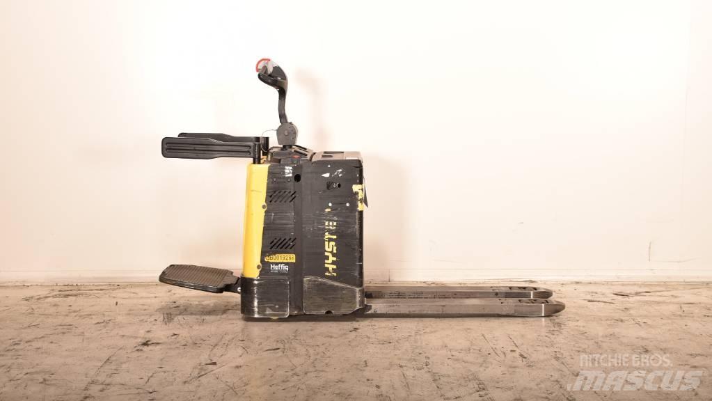 Hyster P 2.0 S Električni nizko dvižni viličar s stojiščem