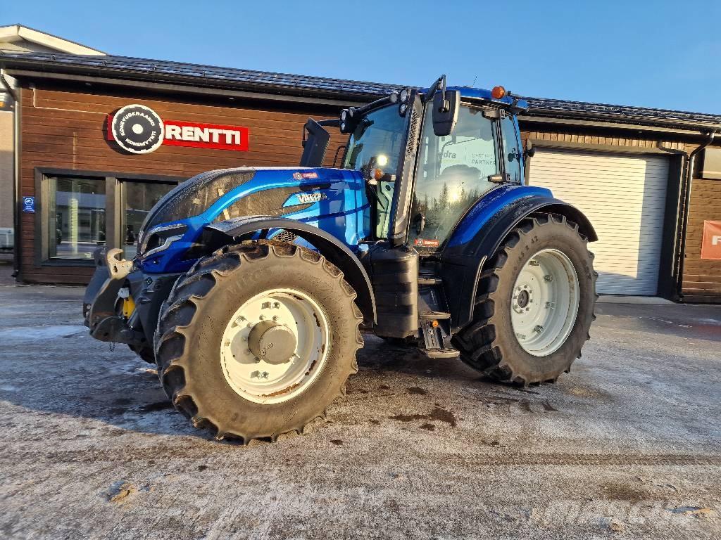 Valtra T 215 V Traktorji
