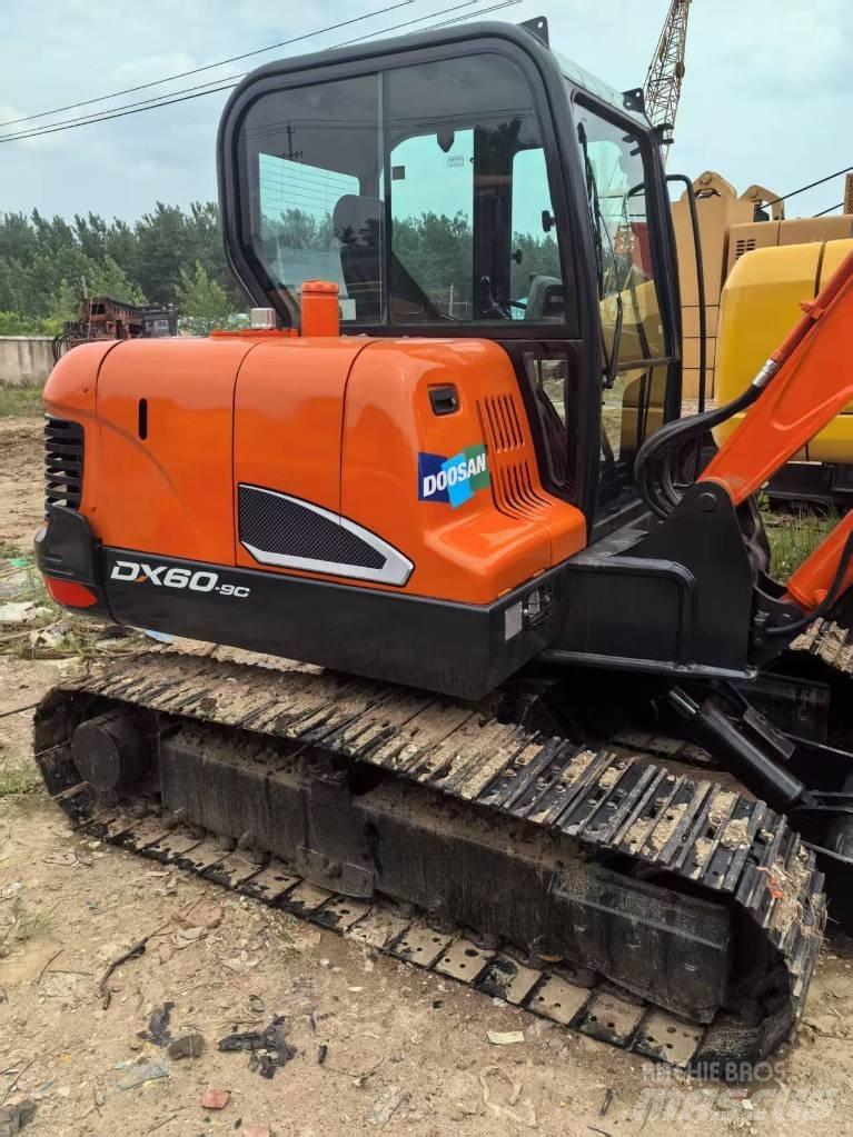 Doosan DX 60 Bagri goseničarji