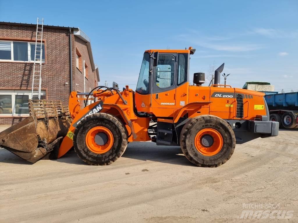 Doosan DL 200 Kolesni nakladalci
