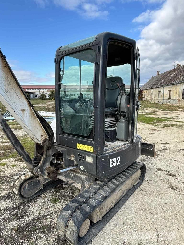 Bobcat E 32 Mini bagri <7t
