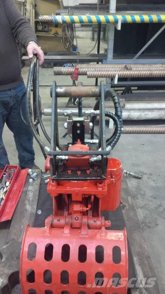 Husqvarna DXR 140 Rušilni bagri