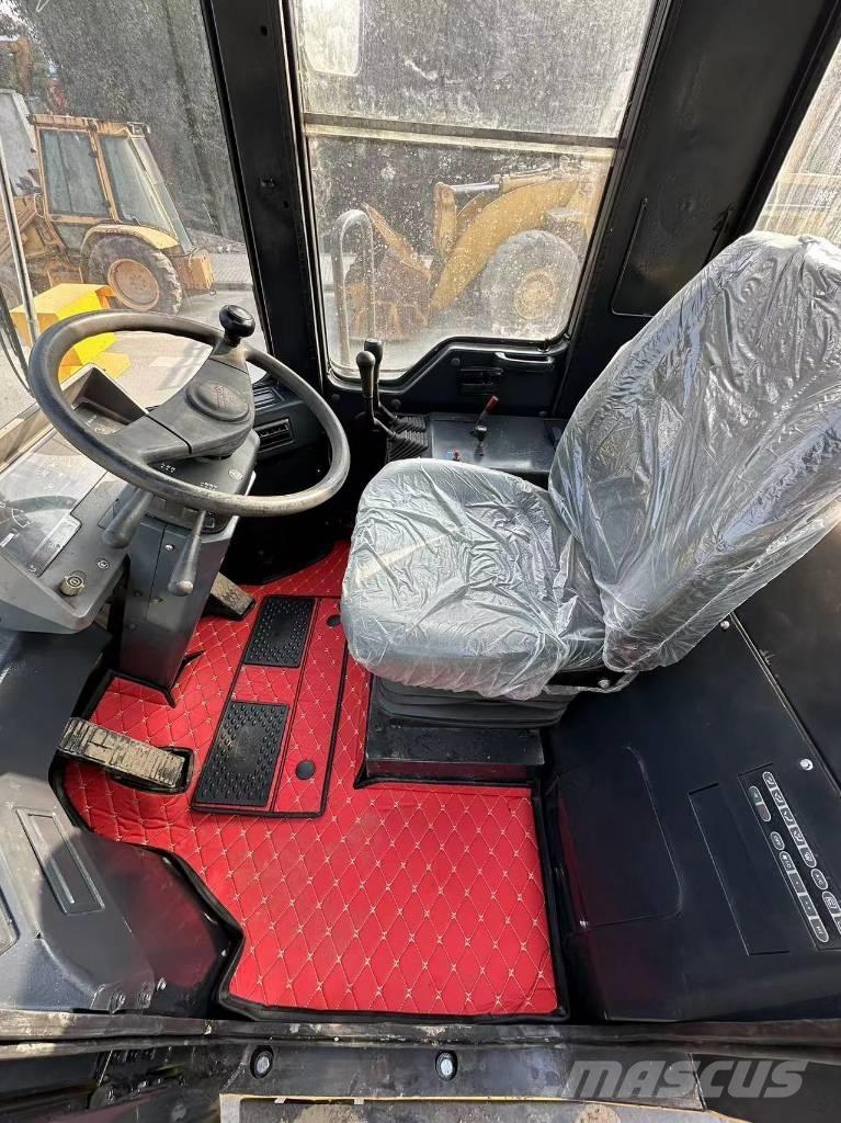 Komatsu WA 380 Kolesni nakladalci