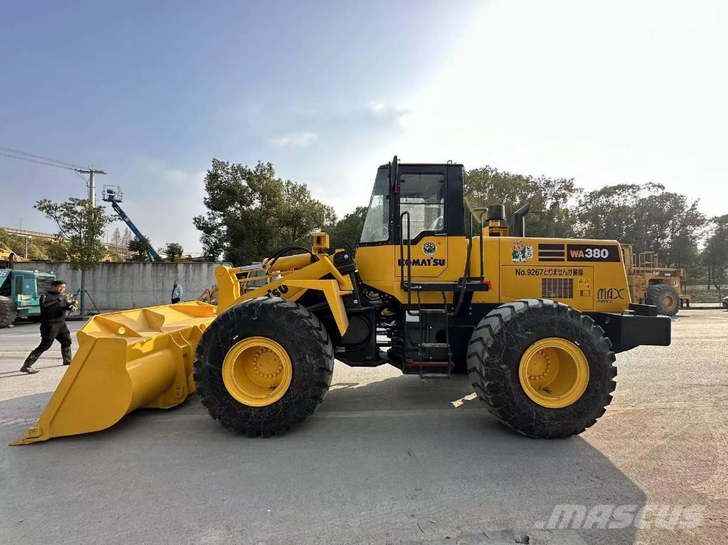 Komatsu WA 380 Kolesni nakladalci