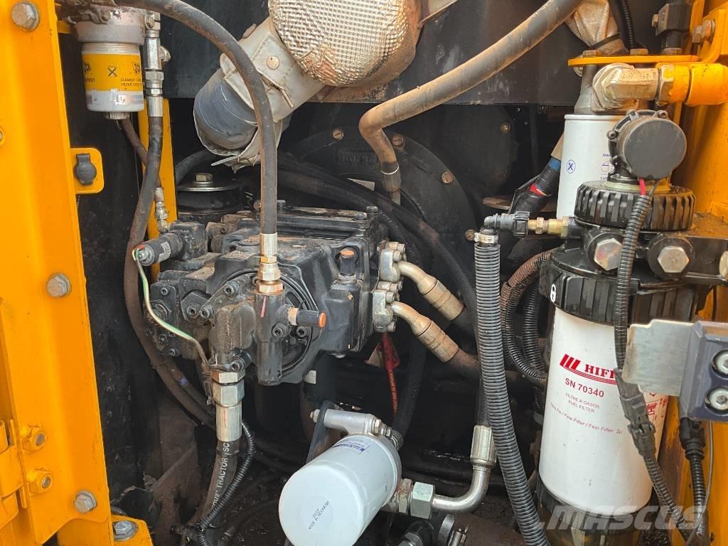 JCB JS 130 LC Bagri goseničarji