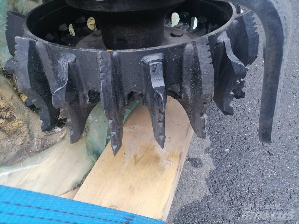 Komatsu C 124 Harvesterji