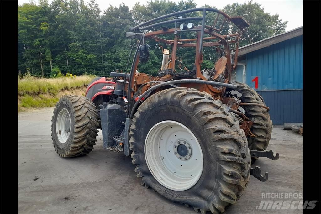 Valtra T254 Traktorji