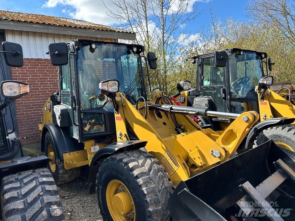 CAT 906 Kolesni nakladalci