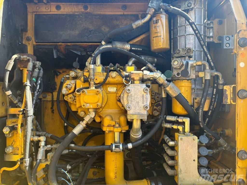 CAT 323 D L Bagri goseničarji