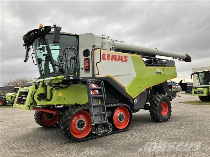 CLAAS TRION 750 TT Kombajni