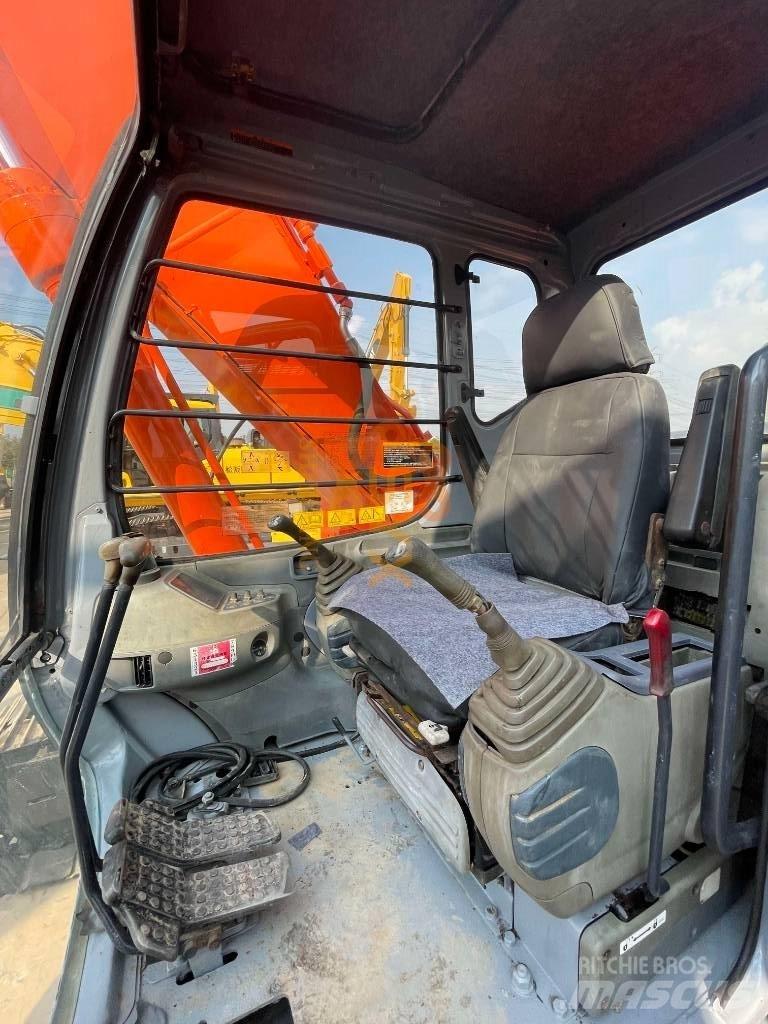 Hitachi EX 200 Bagri goseničarji