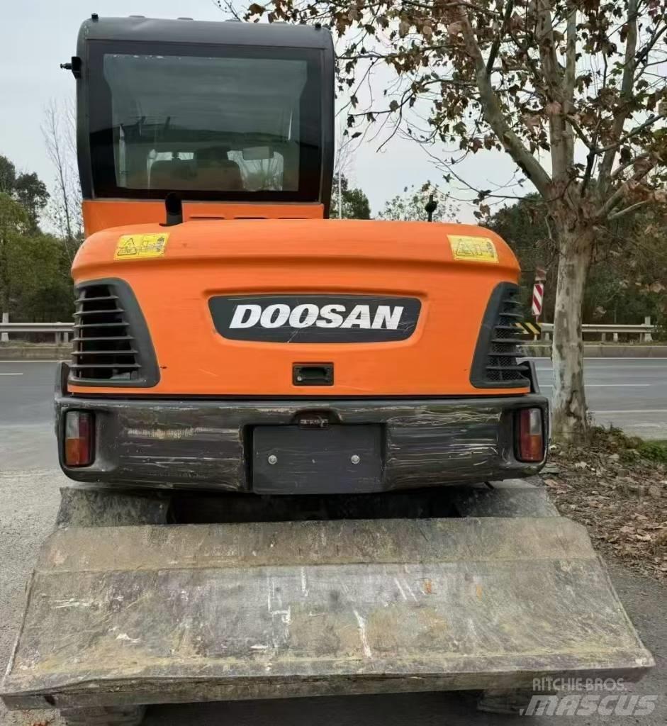 Doosan DX 60 Bagri na kolesih