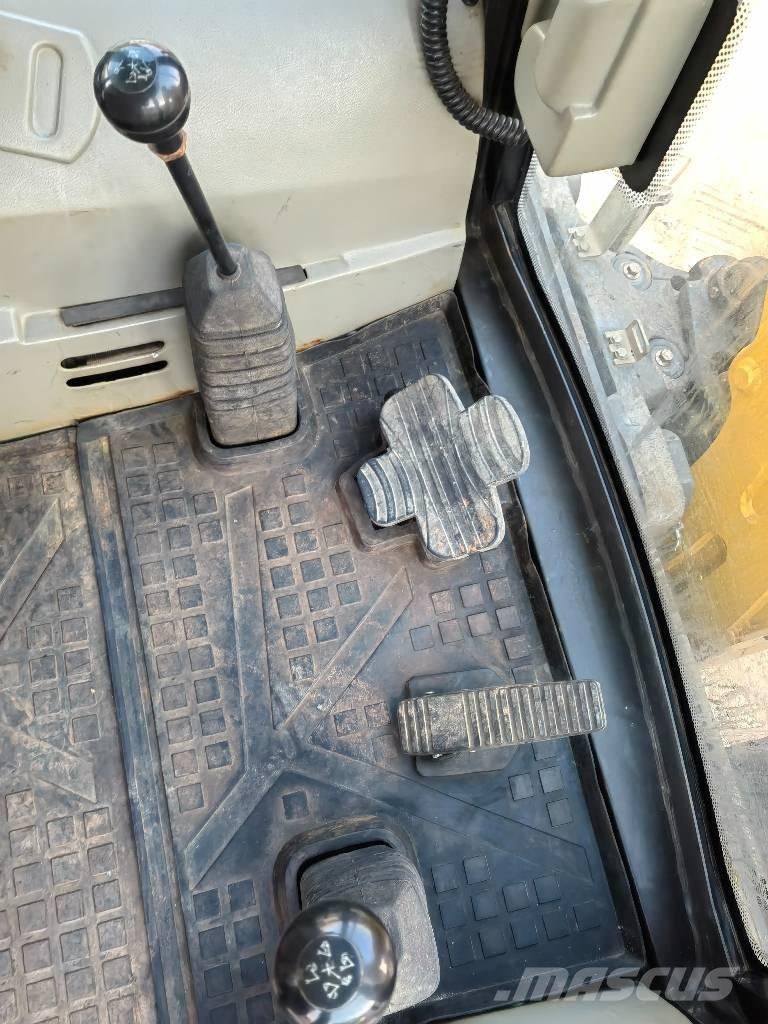 SDLG B877 Rovokopači