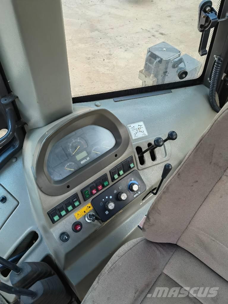 SDLG B877 Rovokopači