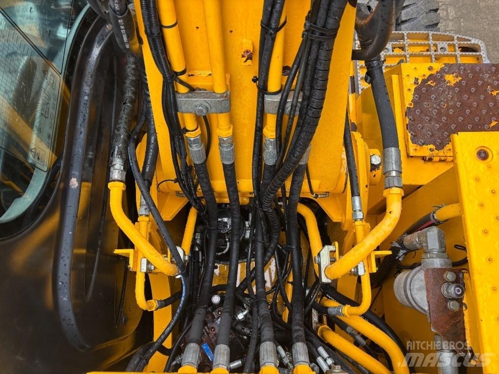 JCB JS 145 W - 160 W Bagri na kolesih