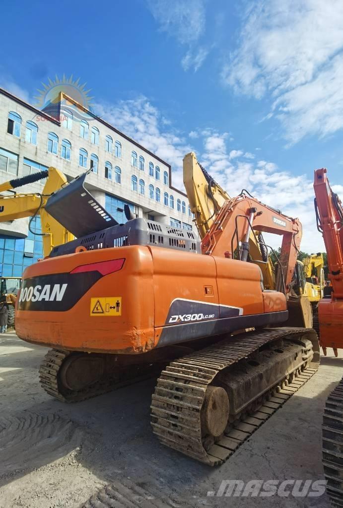 Doosan DX 300 LC Bagri goseničarji