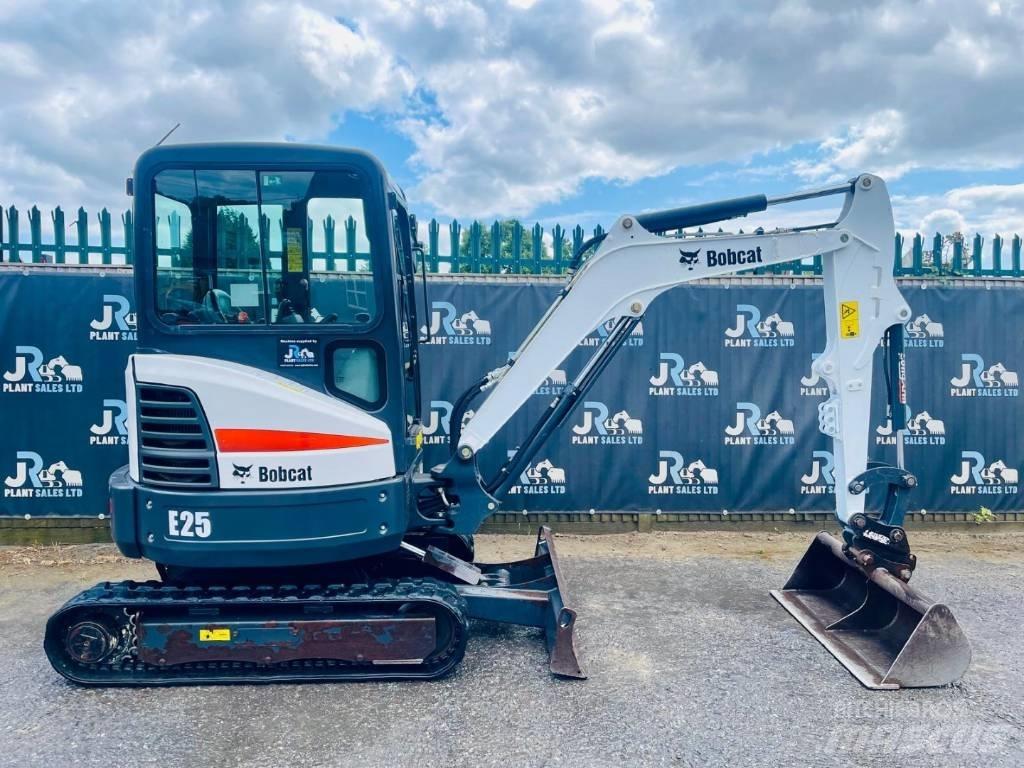 Bobcat E 25 Mini bagri <7t