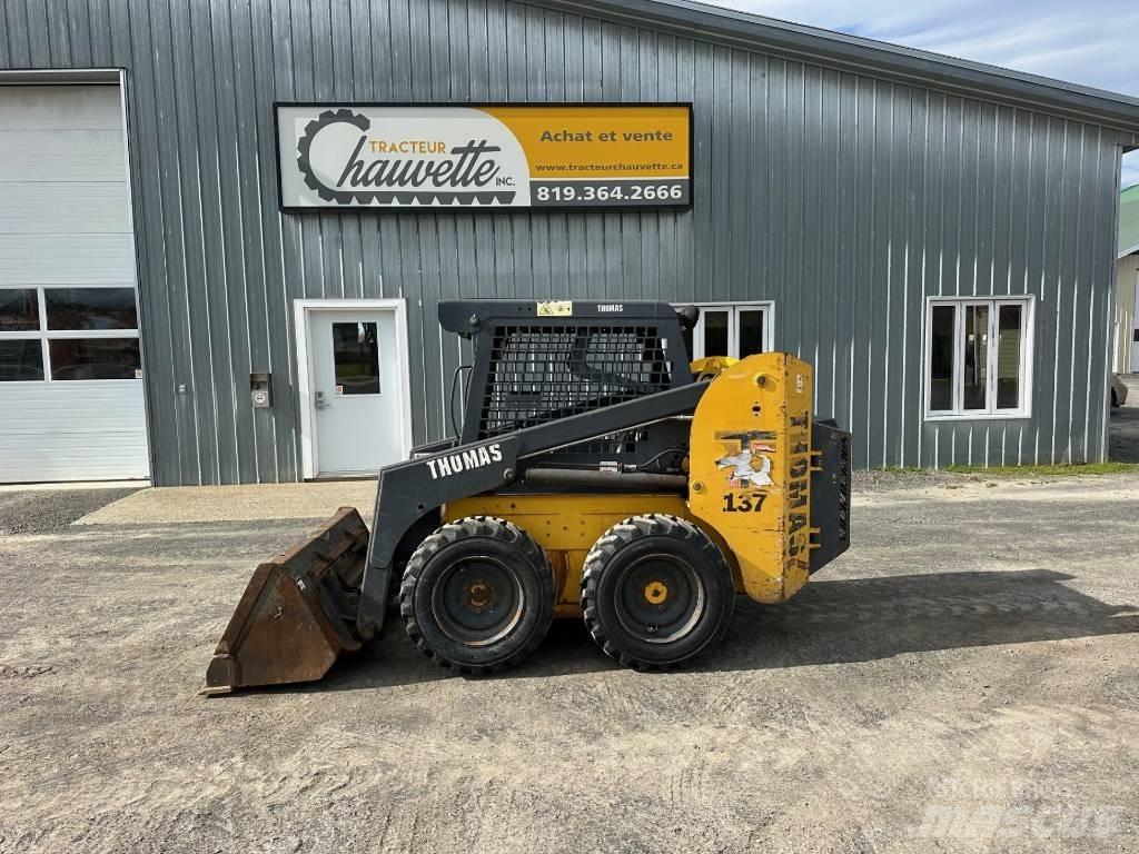 Thomas T137 Skid steer mini nakladalci