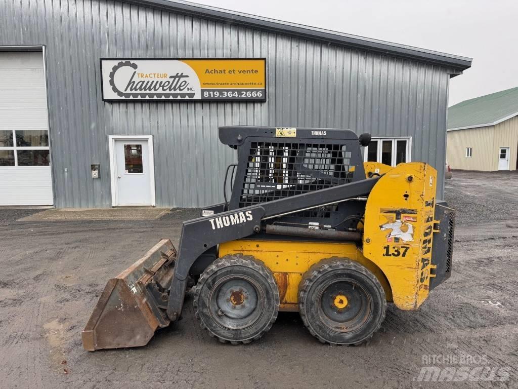 Thomas T137 Skid steer mini nakladalci