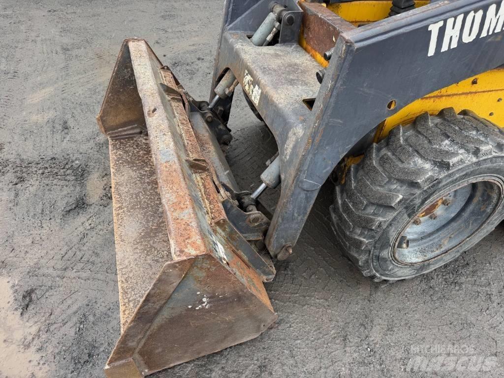 Thomas T137 Skid steer mini nakladalci