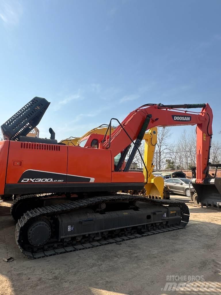 Doosan DX 300 Bagri goseničarji
