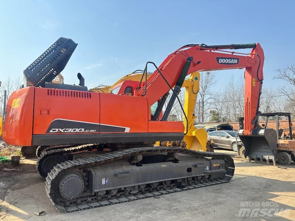 Doosan DX 300 Bagri goseničarji
