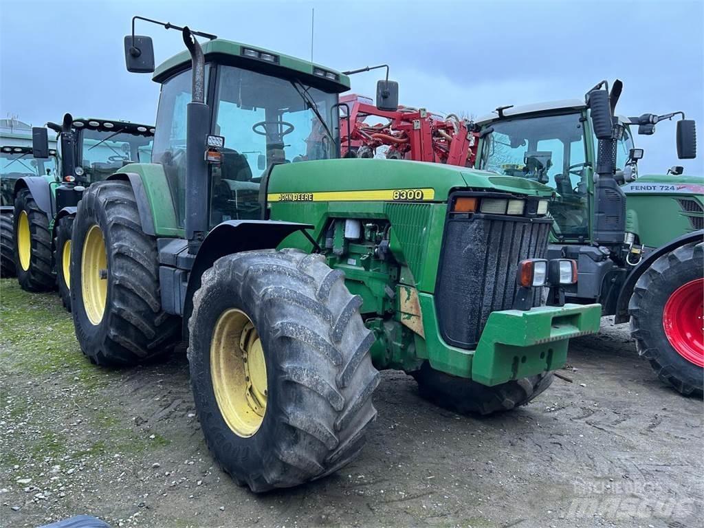 John Deere 8100 Traktorji