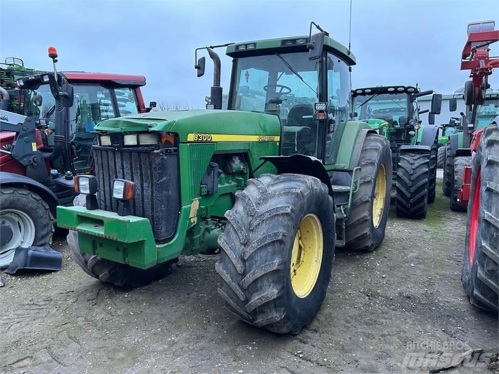 John Deere 8100 Traktorji