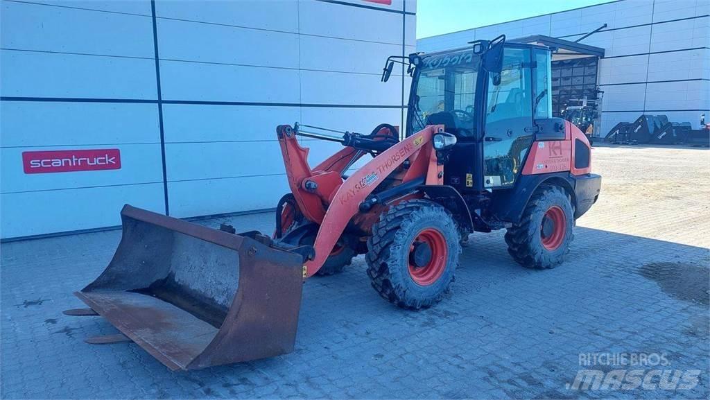 Kubota R085 Večnamenski nakladalci