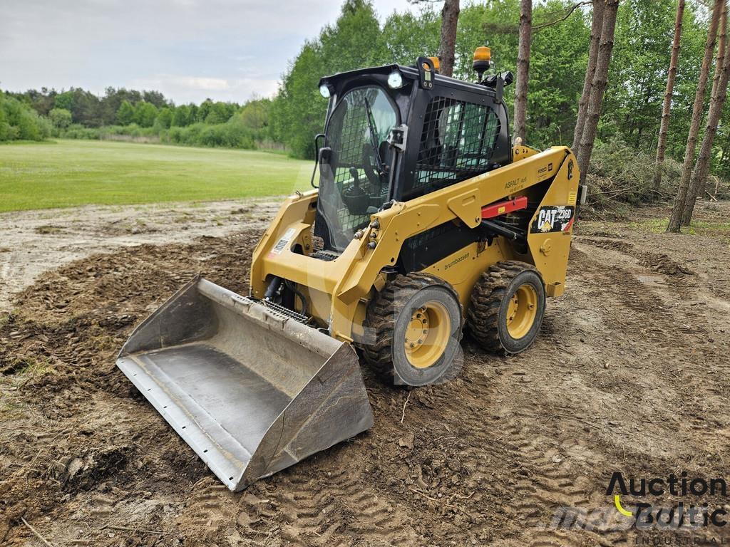 CAT 236 D Skid steer mini nakladalci