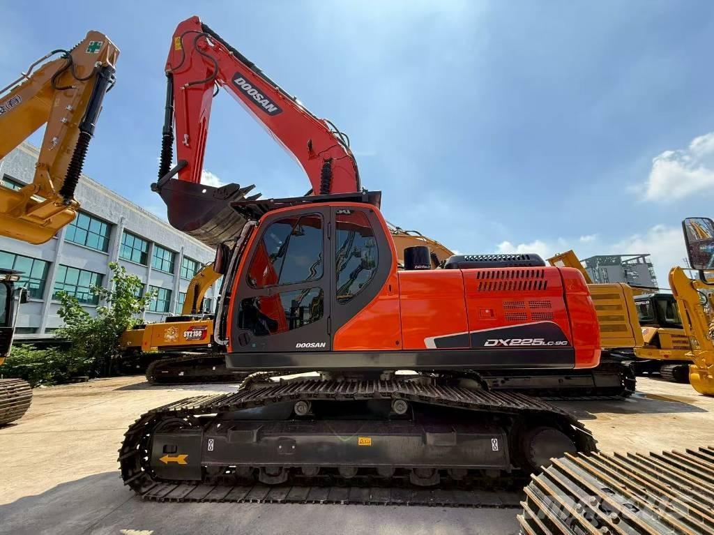 Doosan DX 225 Bagri goseničarji