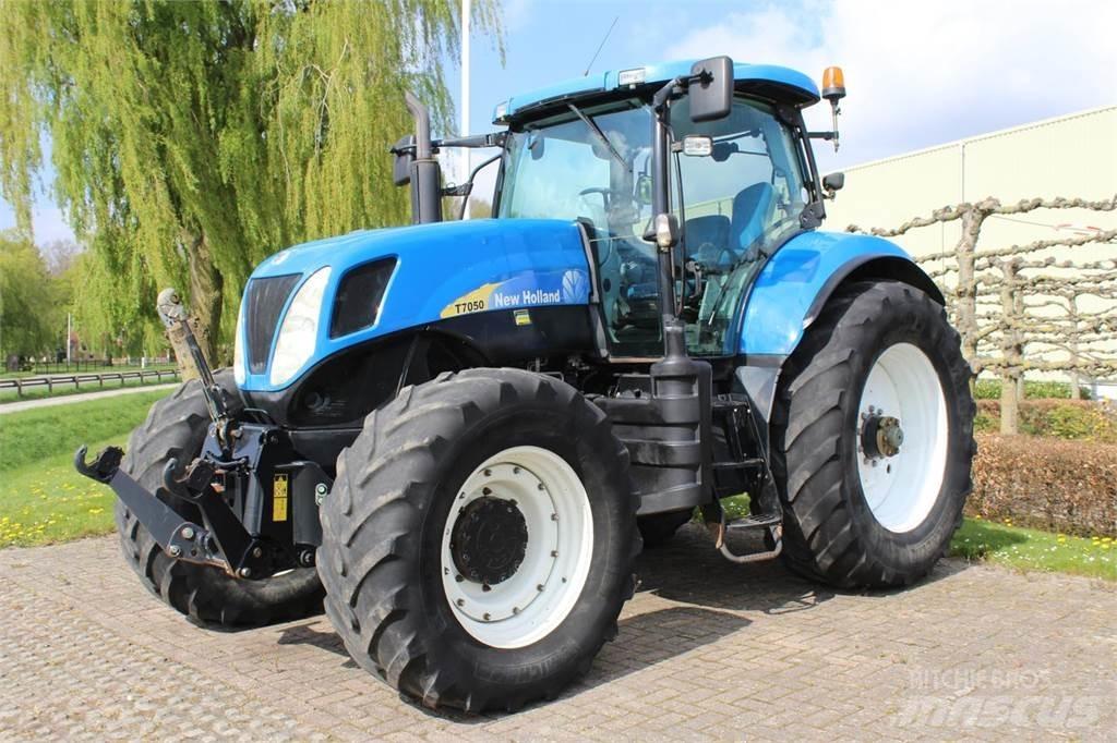 New Holland T7050 Traktorji