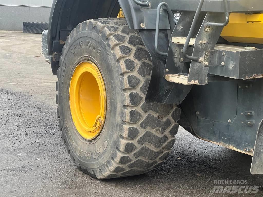Komatsu WA 380-7 Kolesni nakladalci