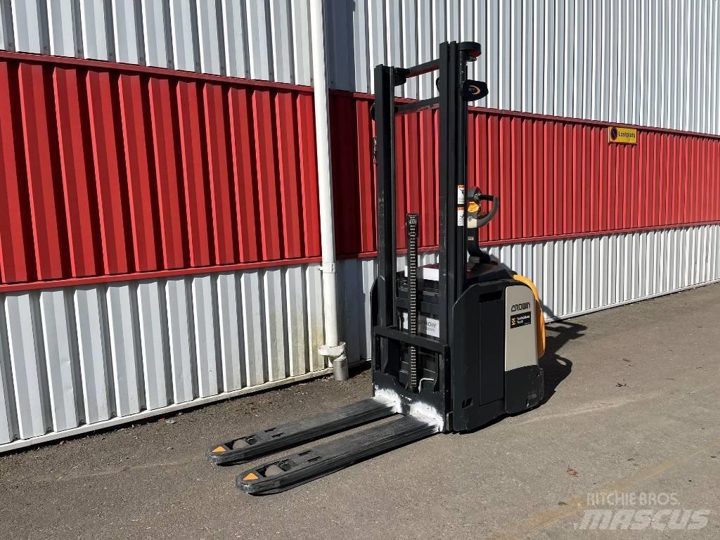 Crown ETi40001,2 Ročni električni viličar
